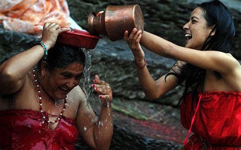 Nepalese Hindu Women Take A Ritual Bath Pictures Getty Images