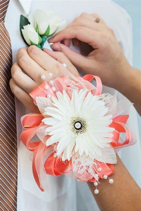 How To Make Wrist Corsage Diy Beauty Of Wedding Damatlar Gelin D N
