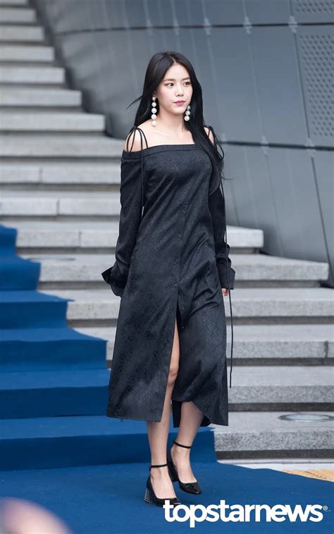 Aoa Hyejungs 2017 Seoul Fashion Week Style Kpop Korean Hair And Style