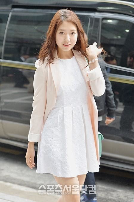 Emotional Stars Park Shin Hye At A Dress Fallwinter 2013 Collection