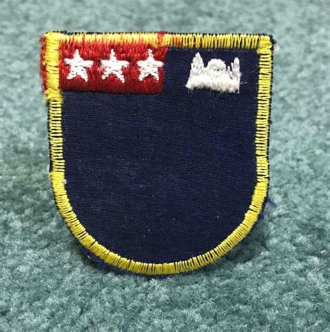 Original Vietnam Theater Made Fank Special Forces Group Beret Flash