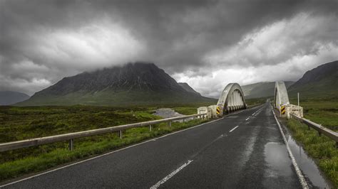 Road Between Landscape Of Foggy Mountain In Scotland Hd