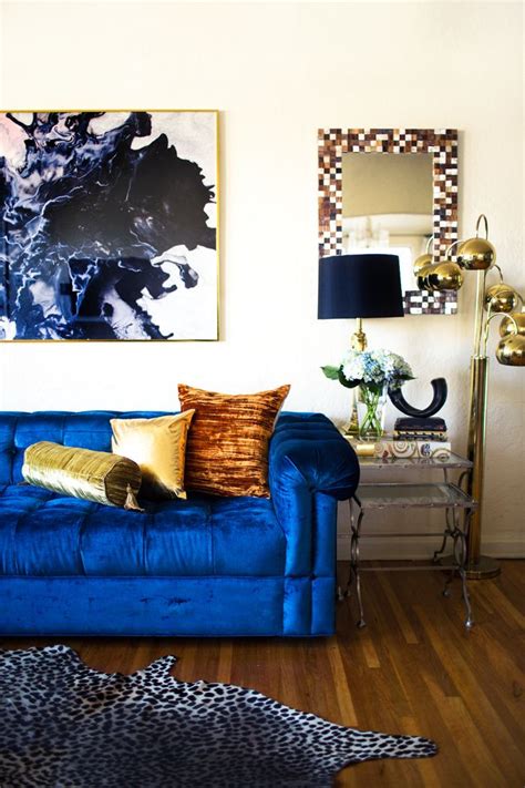 stunning living rooms  blue velvet sofas