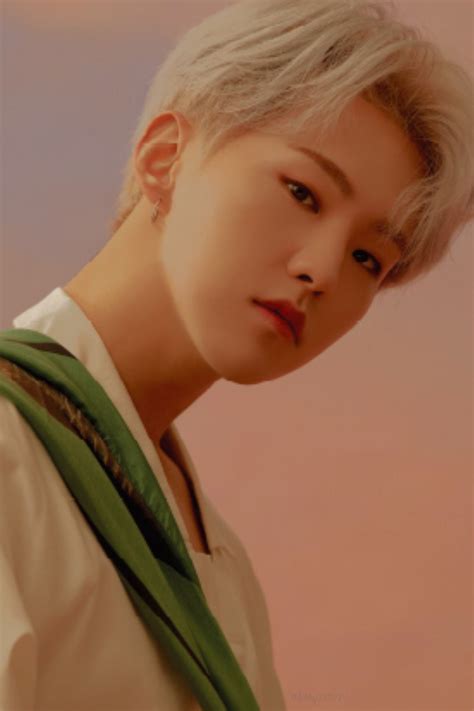 Auteure compositrice interprète / @joandcolabel étoile flippante, sortie le 18 juin déjà disponible en précommande ⬇️. #seventeen #hoshi #kpop em 2020 | Wonwoo, Jeonghan, Woozi