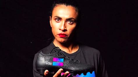 Marta viera da silva é a maior jogadora da história do futebol feminino. Marta adota símbolo da campanha 'Go Equal' em suas ...