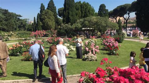 Roma Riapre Il Roseto Comunale Oltre 1000 Esemplari Da Tutto Il Mondo