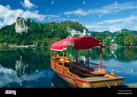 A Pletna Boat On Lake Bled And Bled Castle Gorenjska Slovenia Stock