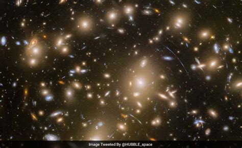 Hubble Captures Massive Galaxy Cluster In Stunning Detail