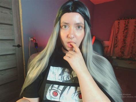 miiomiio blond teen female webcam