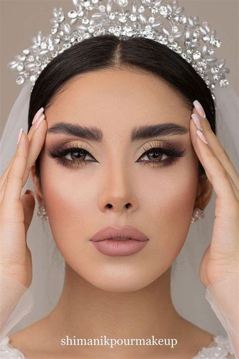 29 Glamorous Wedding Makeup Smokey Eyeshadow Matte Lips In 2022 Dramatic Wedding Makeup