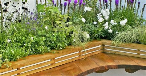 Small flower bed ideas if you only have tiny space for gardening, you can create the ultimate flower bed by choosing the right plant. Growing ideas for raised flower beds | lovethegarden