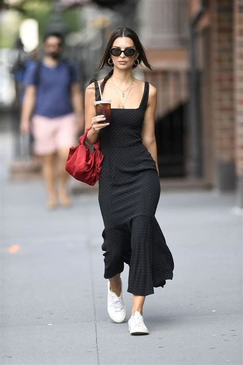 Emily Ratajkowskis Summer Style In 8 Beautiful Dresses Emily