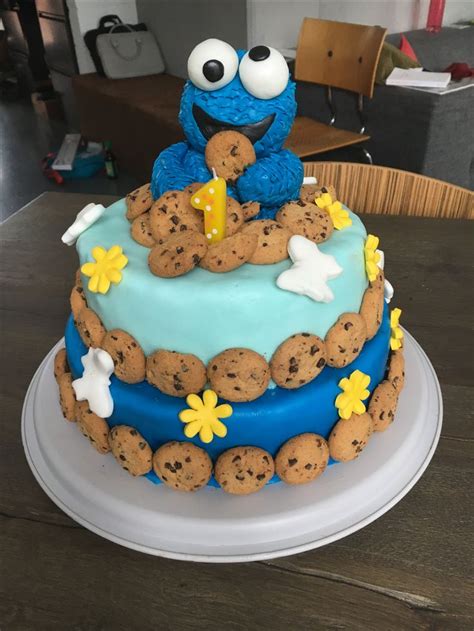 Cakes are one of the sweetest part of the birthday celebration. Cookie Monster birthday cake for my 1 year old baby boy ...