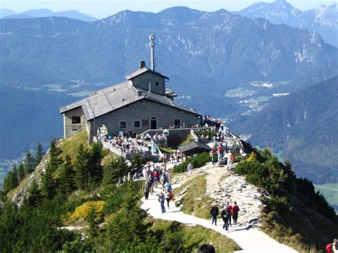 Plan on dealing with large crowds, and maybe hiking from an overflow parking lot. Bild "Kehlsteinhausa" zu Kehlsteinhaus in Berchtesgaden