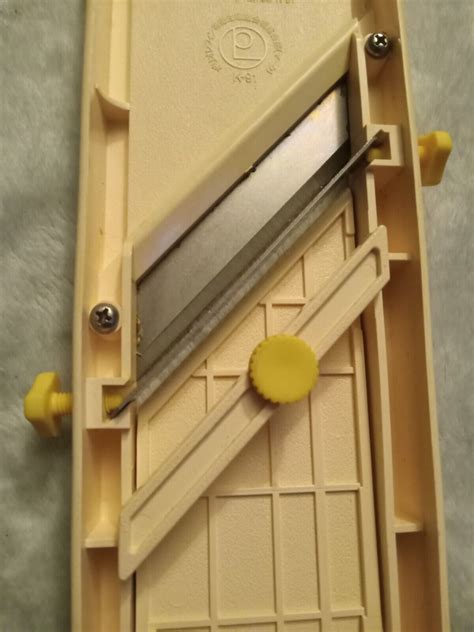 Vintage Benriner Japanese Mandolin Vegetable Slicer K91 Sharp Blade
