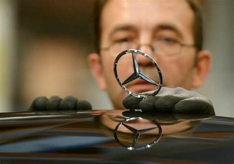Daimler Reagiert Auf Kritik An Werkvertr Gen Wirtschaft