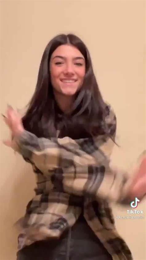 Charli Damelio 2021 Dancing Tik Tok Video In 2021 Dance Videos