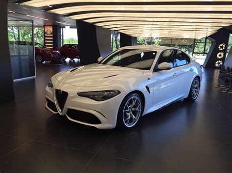 Chris harris a bordo di una tesla model 3 performance ha sfidato alfa romeo giulia quadrifoglio e bmw m3. Alfa Romeo Giulia: Ό,τι ξέρεις, ό,τι δεν ξέρεις και ό,τι πρέπει να ξέρεις - Autoblog.gr
