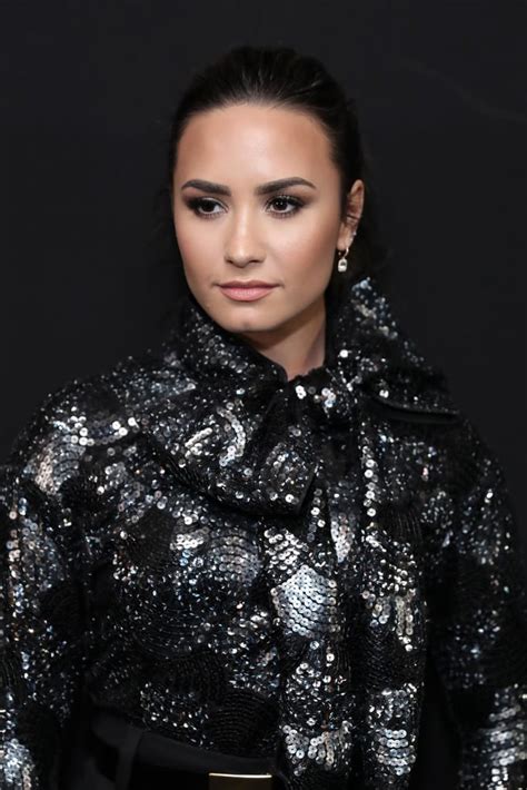 2016 Demi Lovatos Eyebrows Popsugar Latina Photo 3