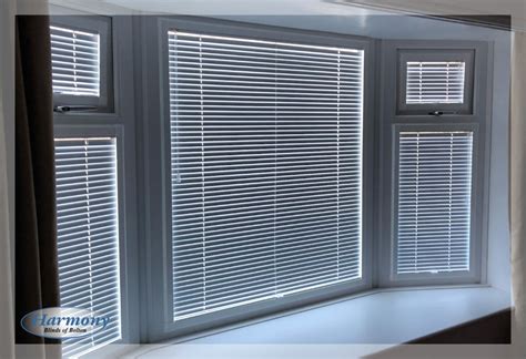 Perfect Fit Venetian Blinds Are A Neat And Fresh Idea For Bay Windows