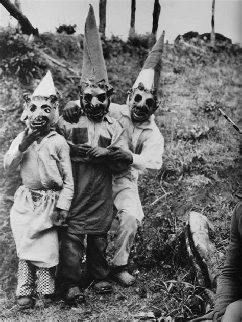 Creepy Vintage Halloween 34 Old Photos Of Clowns You Might Not Want To