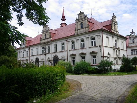 Gambar Arsitektur Rumah Besar Kota Bangunan Chateau Istana Tua