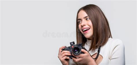 Girl Using A Camera Photo Girl With A Cameras Woman Holding Camera