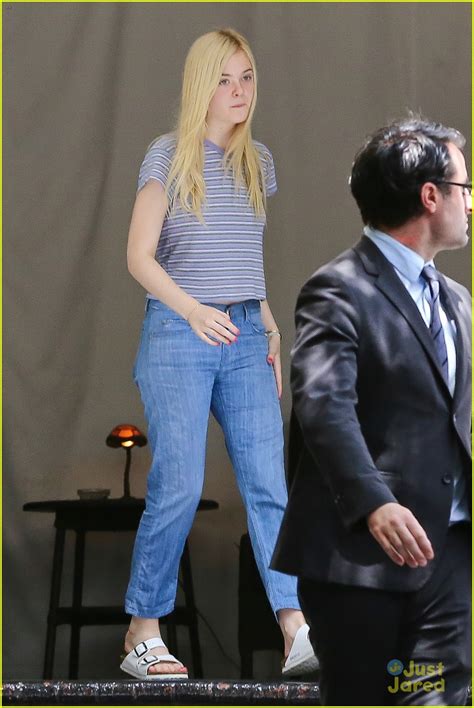 Elle Fanning Indulges In Froyo At Pinkberry Photo 685903 Photo Gallery Just Jared Jr