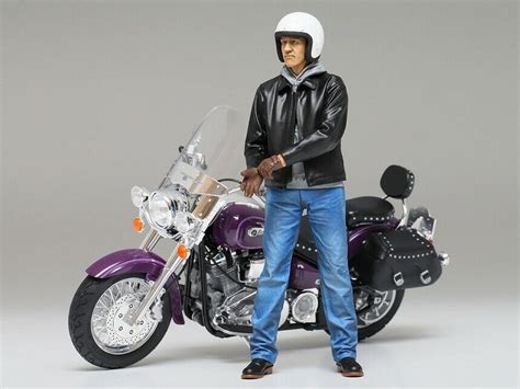 Tamiya 14137 112 Scale Motorcycle Model Kit Street Rider Driver Figure