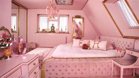 Would You Like To Stay In Airbnbs Entirely Pink House Ellaslist