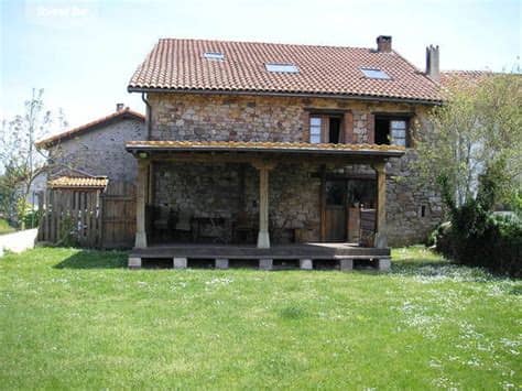 Bajo el arce de cabarceno está en penagos, cantabria. Casa Rural El Espesedo, Cabárceno. Santa María de Cayón ...