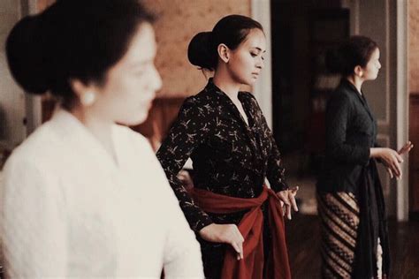 Angkawijaya, jaya murcita, jaka pangalasan, partasuta, kirityatmaja, sumbadraatmaja, wanudara dan wirabatana. Nama Anak Perempuan Jawa yang Memiliki Arti Baik