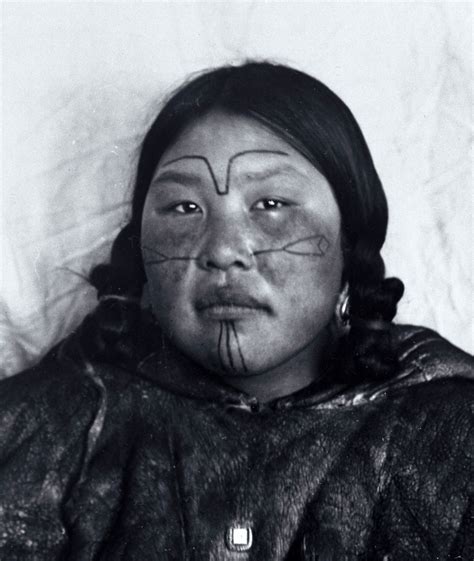 ⊱ ♥ Inuit Woman♥ ⊰ 💛💛☙ Arte Inuit Inuit Art Inuit People Native