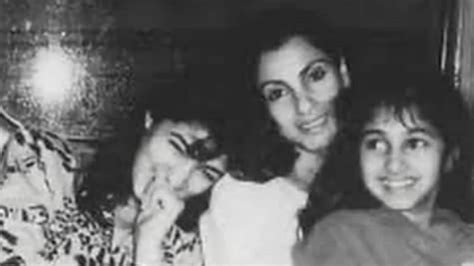 Twinkle Khanna Shares Throwback Pic With Mom Dimple Kapadia On Her Th Birthday News Leaflets