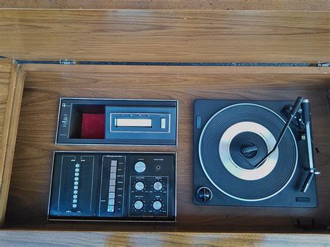 Vintage 1970s Magnavox Stereo Console Needs Repairs Etsy Canada