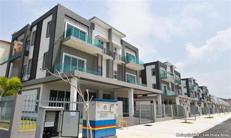 We regard malaysia's 2020 budget as a balancing act between narrowing the country's fiscal deficit and avoiding an economic slowdown. Budget 2020 and house buying consumers