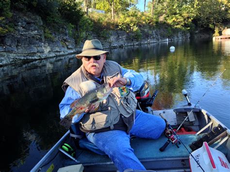 The lake is located in southern hickory and northern polk counties, about 50 miles (80 km) north of springfield. Pomme De Terre Lake MO Fishing Reports, Map & Hot Spots