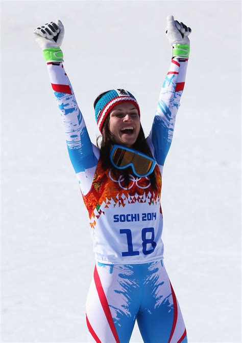 Anna Fenninger Skiing