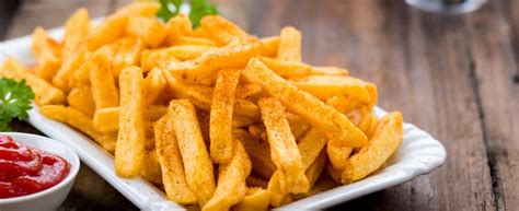Ecco la ricetta facile e veloce per avere delle chips di patate che somigliano a quelle in busta, perfette per i bimbi, ma decisamente più sane. How to: come aromatizzare le patatine fritte | Agrodolce ...