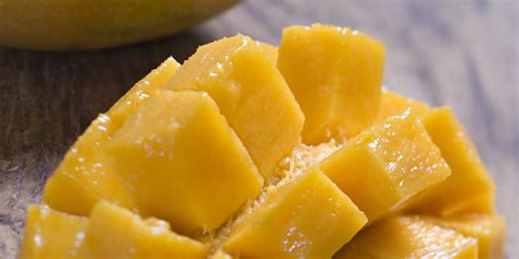 Use the slice and scoop or the. Once And For All, The Best Way To Cut A Mango | HuffPost