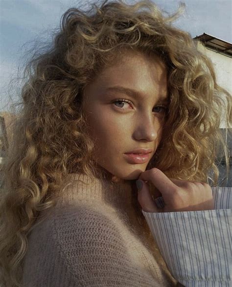 Dorit Revelis Discovered By Maud On We Heart It Curly Hair Styles Curly Girl Hairstyles