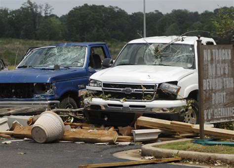 Tornadoes Death Toll Rises To 17 In 4 States Cbs News