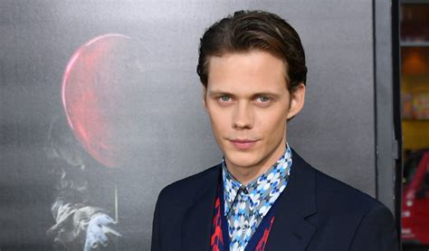 Bill Skarsgårds Maniacal Pennywise Smile From The Movie It Is Creepy