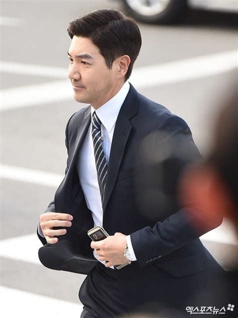 #kim_sung_kyu love the thinking behind this one! Top Stars Attend Song Hye Kyo And Song Joong Ki's Wedding ...