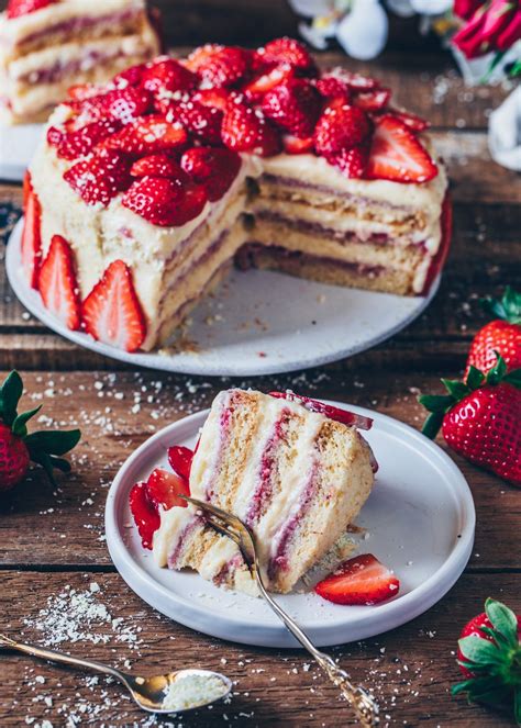 Dazu schlagen sie 7 weiße und 7 eigelb. Erdbeer-Creme-Torte (Vegan) - Bianca Zapatka | Rezepte ...