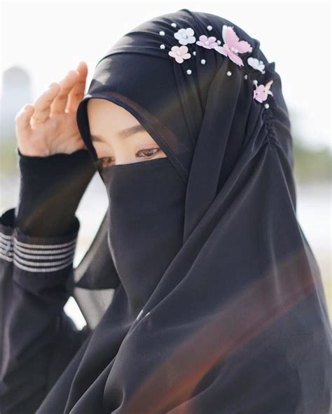 Gambar Mungkin Berisi Satu Orang Atau Lebih Stylish Hijab Hijab Chic Beautiful Muslim Women