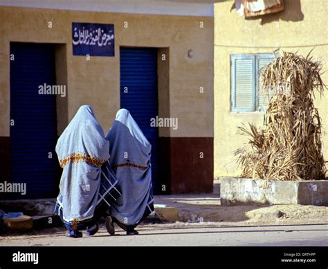 Bedouin Women Siwa Oasis Western Egypt Stock Photo Alamy