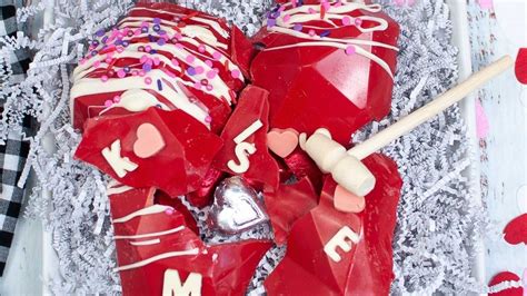 How To Make A Breakable Chocolate Heart Easy Everyday Recipes
