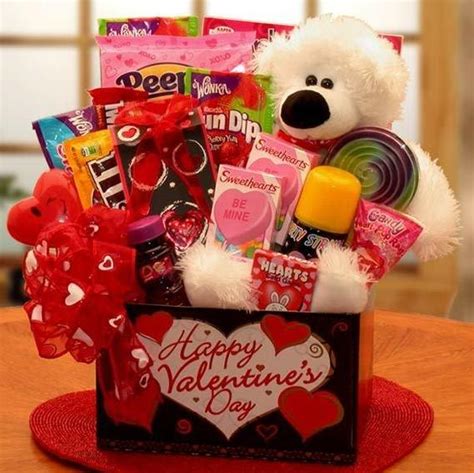 43 totally sweet valentine's day gifts for her. Cute Gift Ideas for Your Girlfriend to Win Her Heart | Men ...