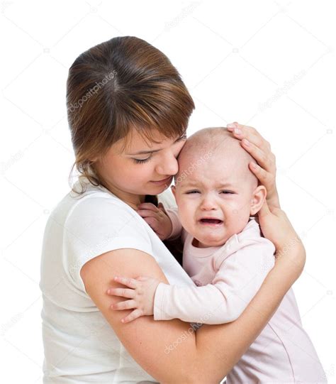 Madre Intenta Consolar A Su Bebé Que Llora Aislado — Foto De Stock